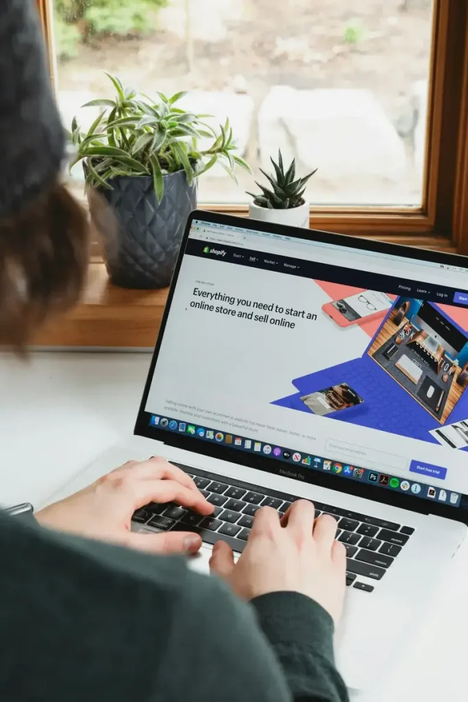 Dropshipping – Make money online from home with a laptop