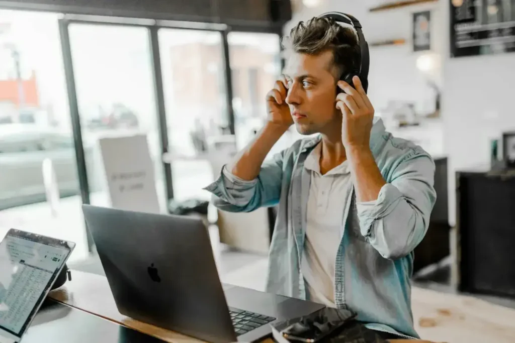 Virtual assistant with a headset makes money online from home with a laptop